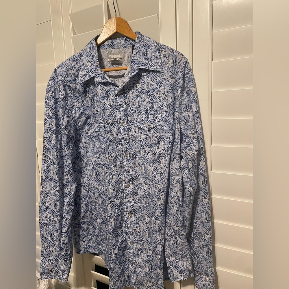 Wrangler men’s paisley snap up shirt. Size XL
